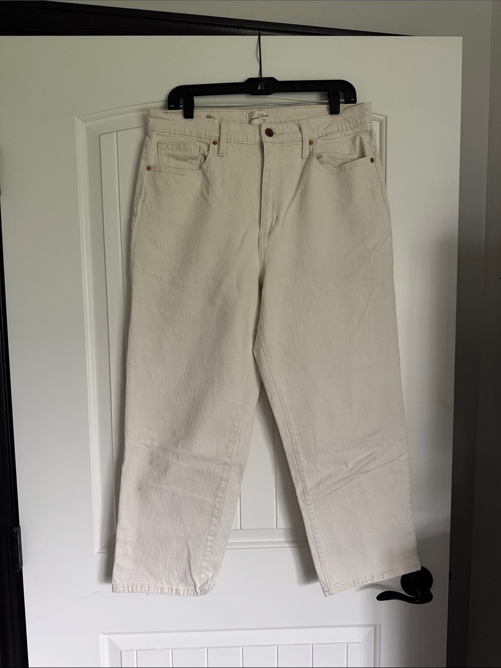 Universal Thread Cream Straight-Leg Jeans